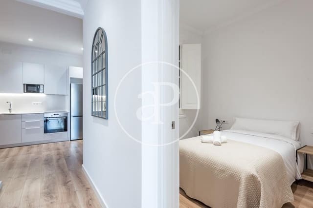 3 soveværelse Lejlighed til leje i El Barri Gòtic, Barcelona by - € 2.400 (Ref: 9159691)