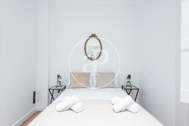 3 soveværelse Lejlighed til leje i El Barri Gòtic, Barcelona by - € 2.400 (Ref: 9159691)