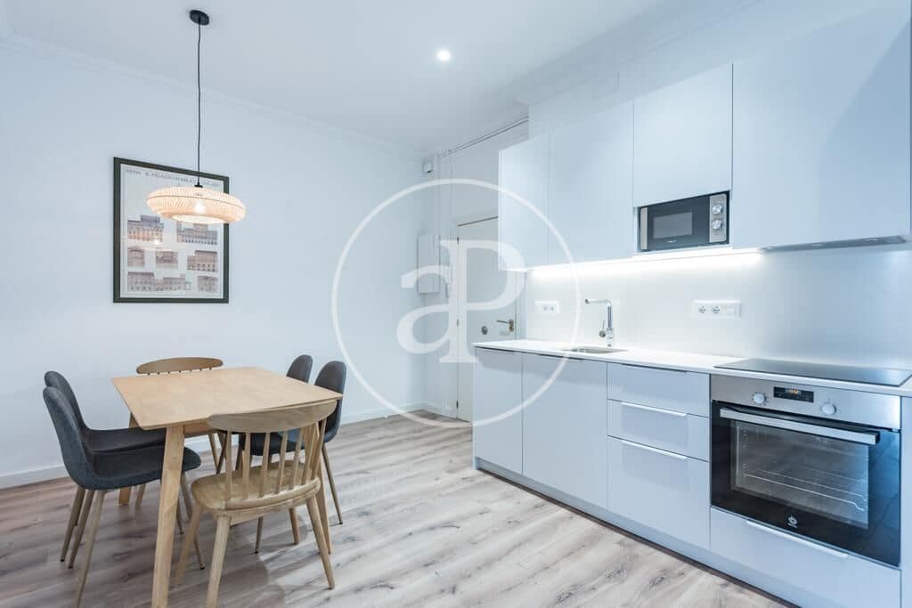 3 bedroom Apartment for rent in Barcelona city - € 2,400 (Ref: 9159691)