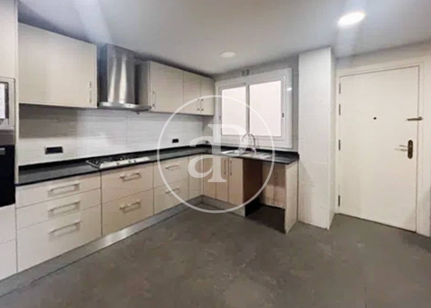 4 slaapkamer Appartement te huur in Barcelona stad met zwembad - € 2.532 (Ref: 9164008)