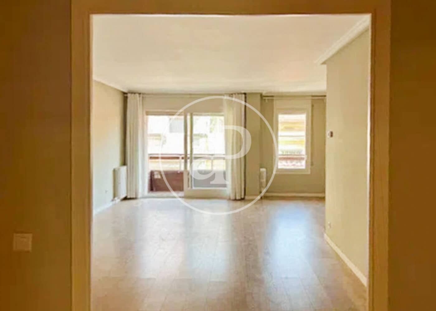 4 slaapkamer Appartement te huur in Barcelona stad met zwembad - € 2.532 (Ref: 9164008)