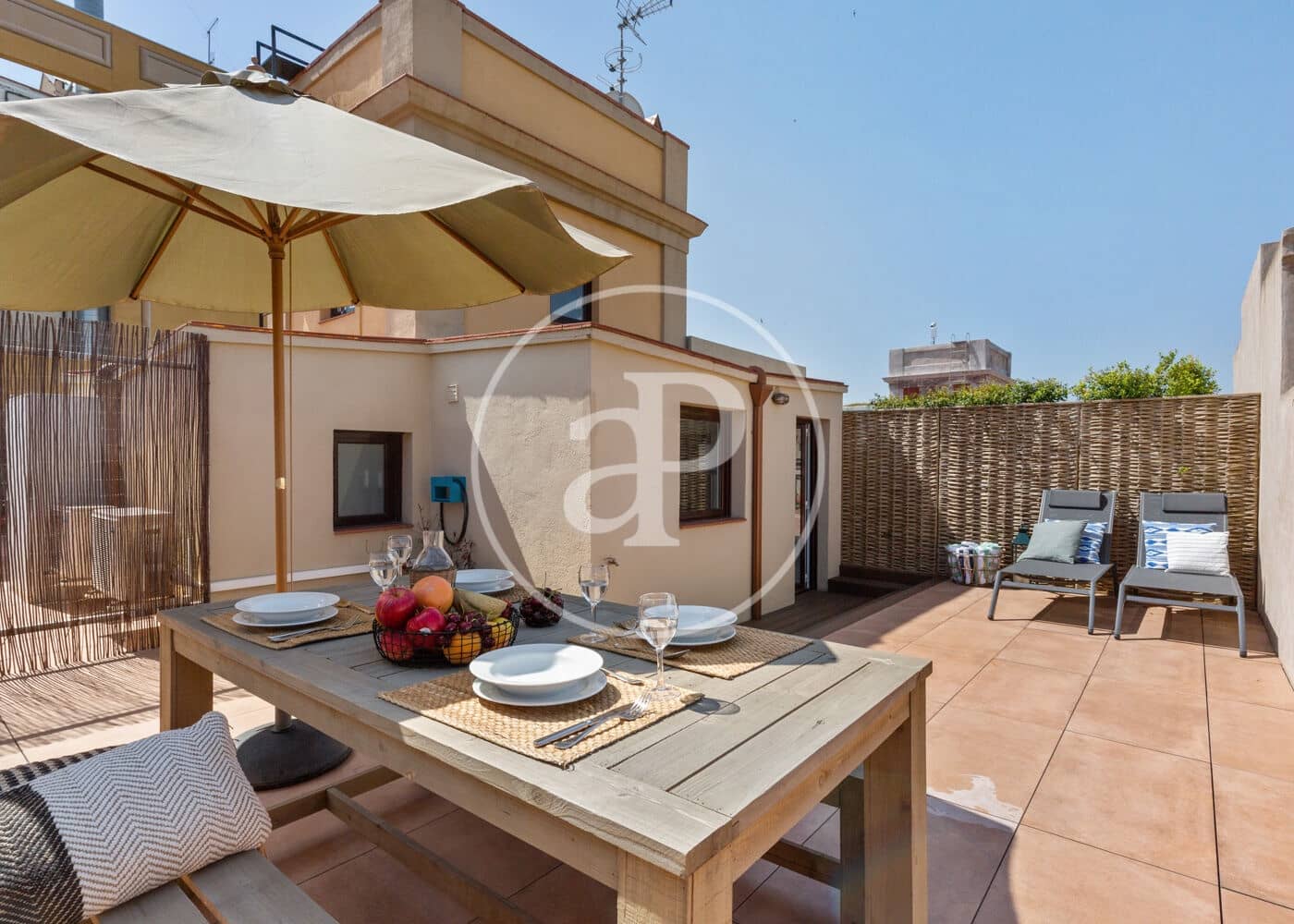 1 soverom Penthouse til salgs i Barcelona by med svømmebasseng - € 400 000 (Ref: 9165988)