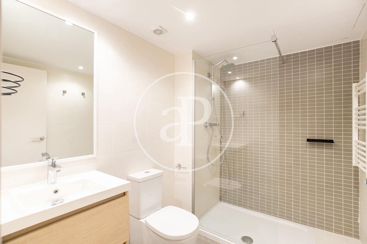 2 soveværelse Lejlighed til salg i Barcelona by med swimmingpool - € 590.000 (Ref: 9165990)