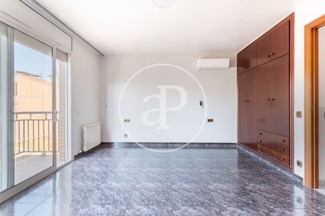 5 slaapkamer Villa te koop in Cerdanyola del Vallès - € 550.000 (Ref: 9183875)