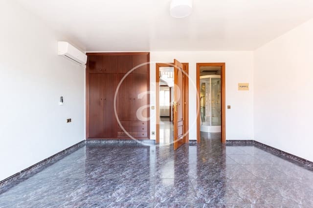 Chalet de 5 habitaciones en Cerdanyola del Vallès en venta - 480.000 € (Ref: 9183875)