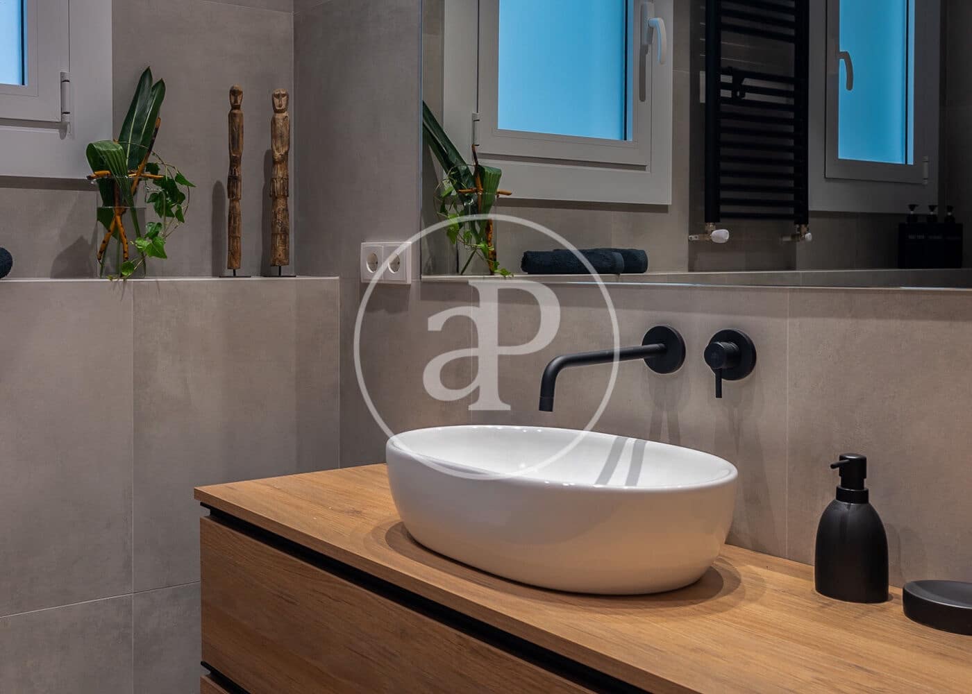 3 soveværelse Lejlighed til leje i Barcelona by - € 7.600 (Ref: 9187173)