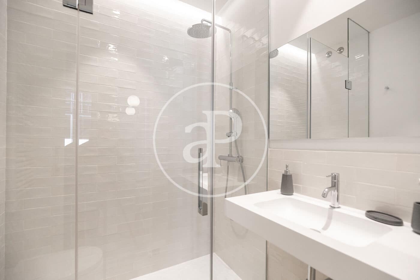 2 soveværelse Lejlighed til leje i Barcelona by - € 2.600 (Ref: 9191305)
