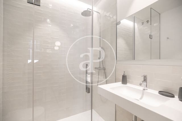 2 quarto Apartamento para arrendar em L'Antiga Esquerra de L'Eixample, Barcelona cidade - 2 600 € (Ref: 9191305)