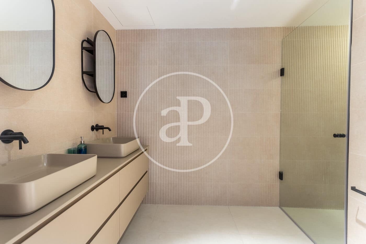 3 bedroom Apartment for rent in Barcelona city - € 2,500 (Ref: 9191308)