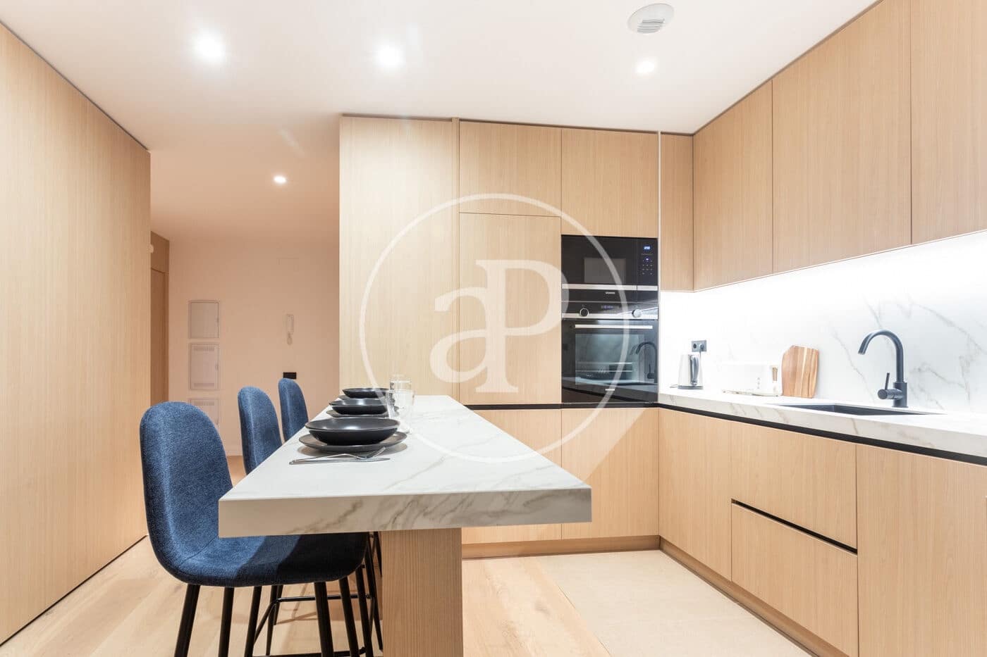3 bedroom Apartment for rent in Barcelona city - € 2,500 (Ref: 9191308)
