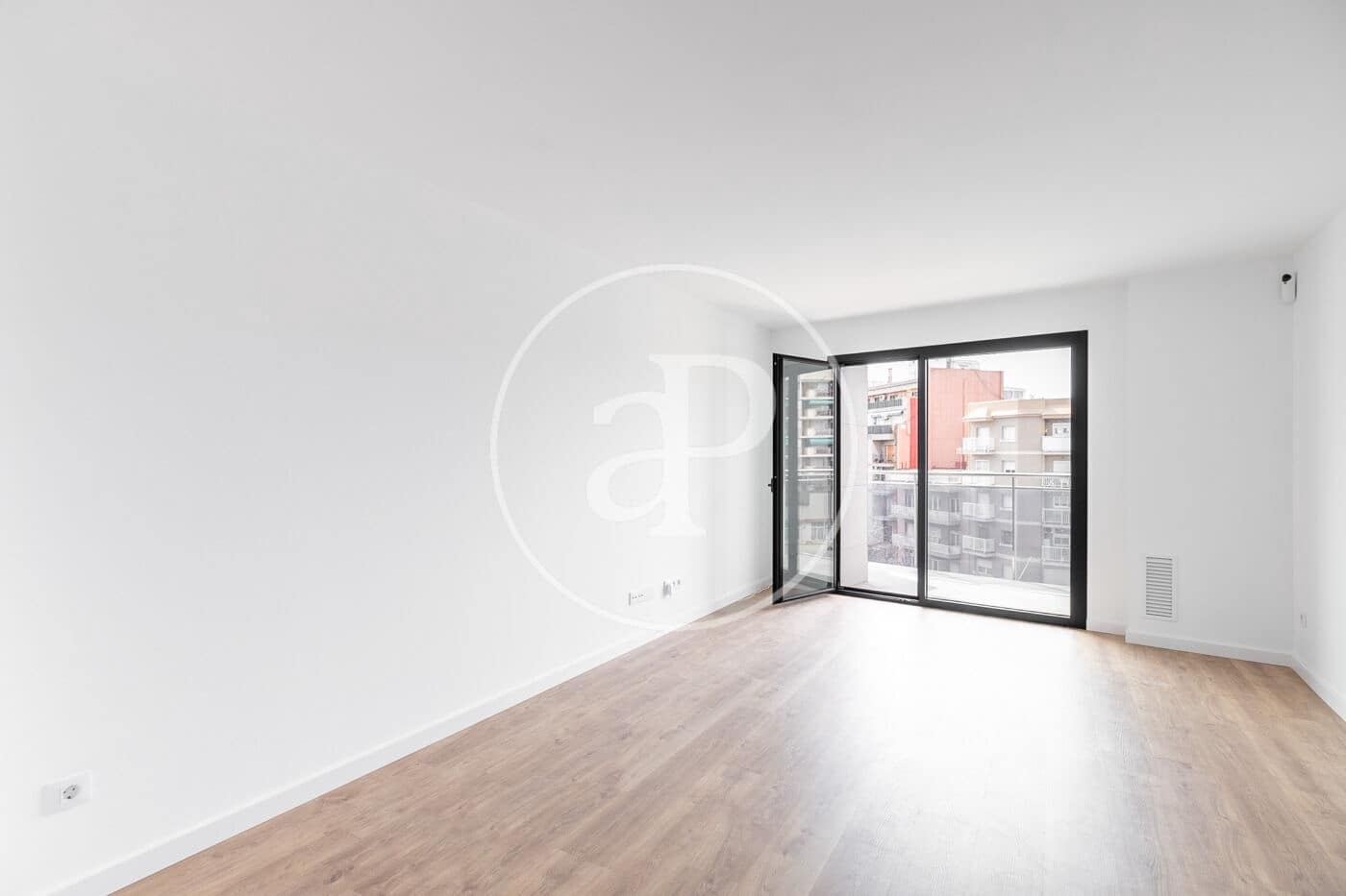Lejlighed til salg i L'Hospitalet de Llobregat - € 387.000 (Ref: 9191309)