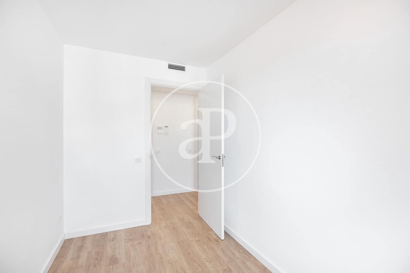 Lejlighed til salg i L'Hospitalet de Llobregat - € 387.000 (Ref: 9191309)