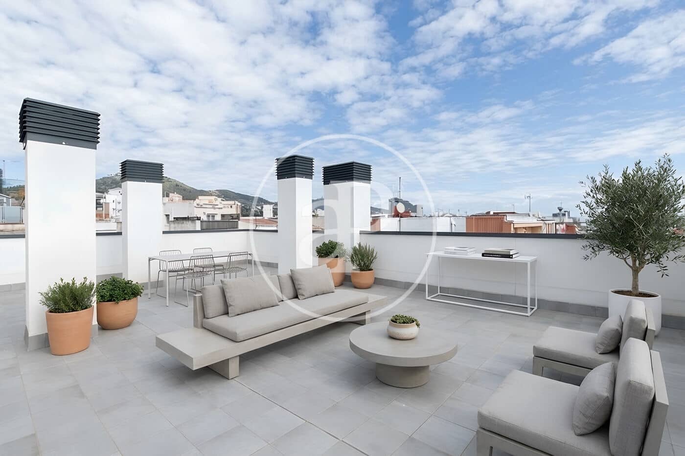 Apartment for sale in L'Hospitalet de Llobregat - € 384,000 (Ref: 9191309)