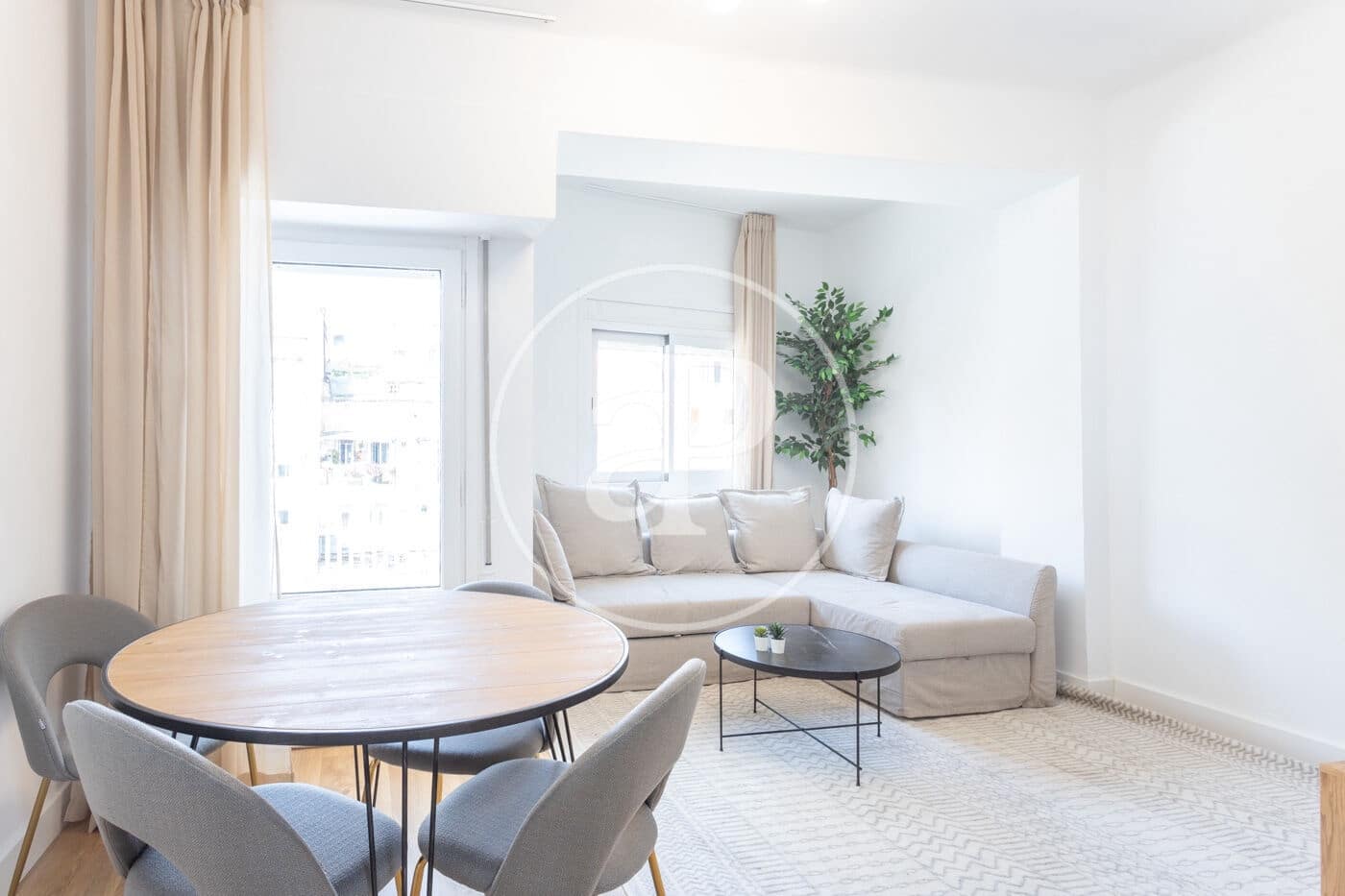 2 slaapkamer Appartement te huur in Barcelona stad - € 2.100 (Ref: 9192561)