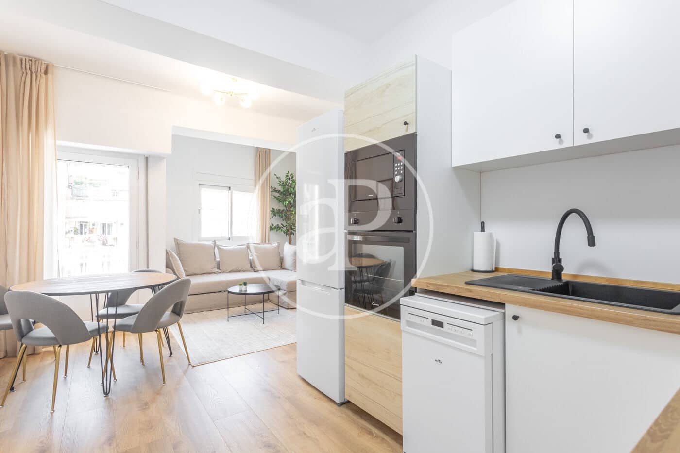 2 slaapkamer Appartement te huur in Barcelona stad - € 2.100 (Ref: 9192561)