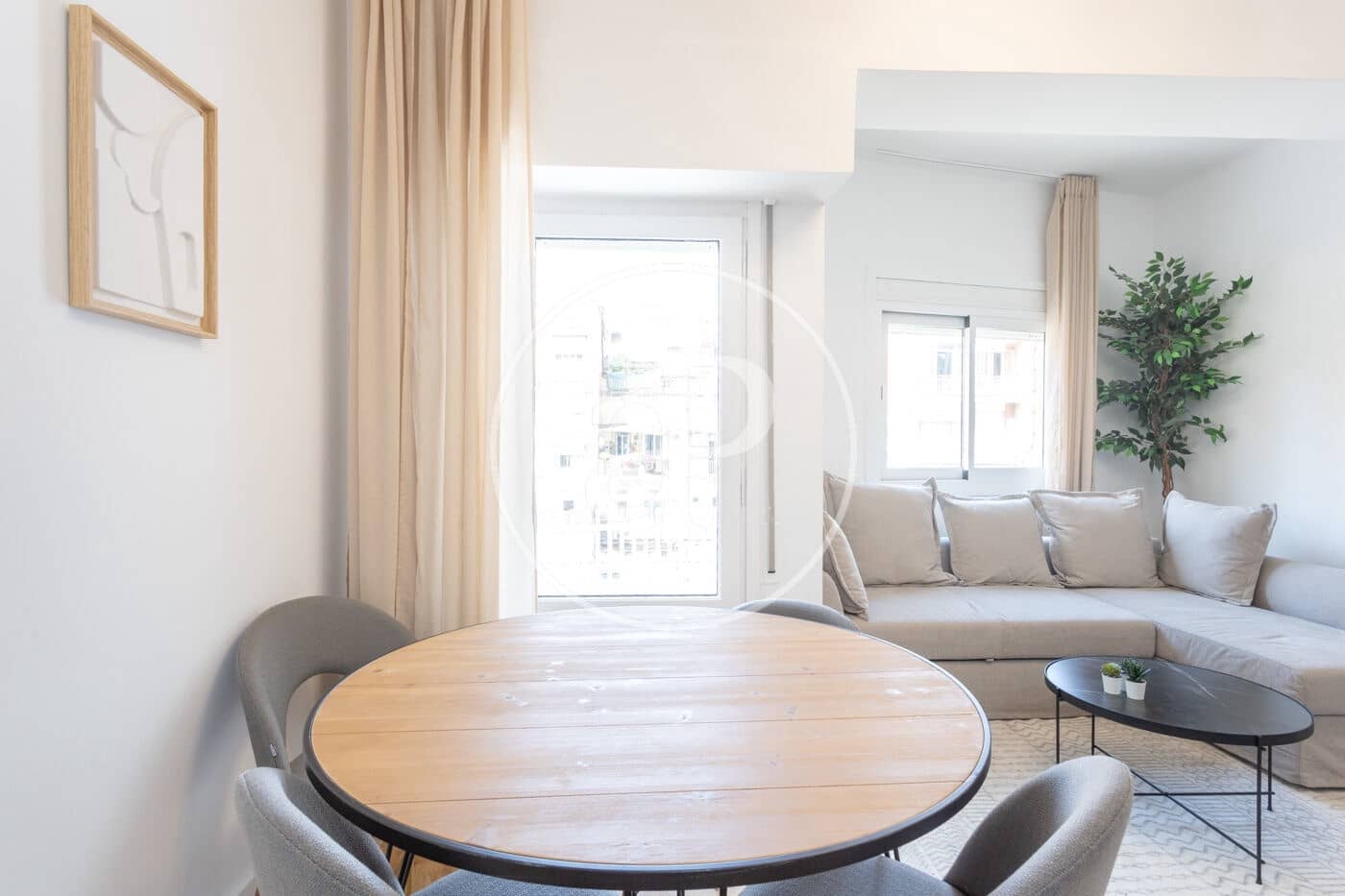 2 slaapkamer Appartement te huur in Barcelona stad - € 2.100 (Ref: 9192561)