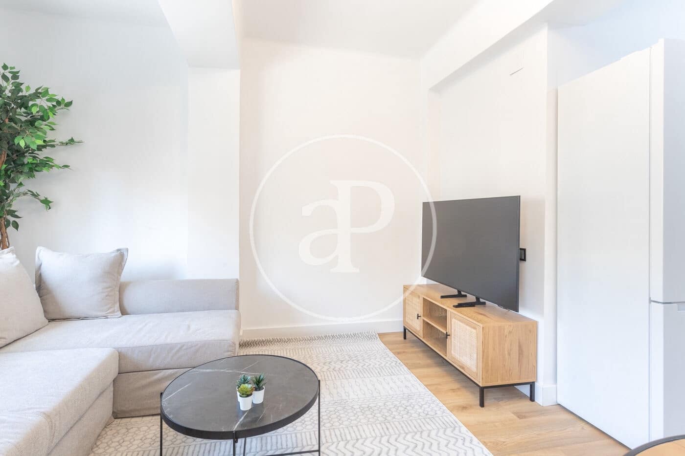 2 slaapkamer Appartement te huur in Barcelona stad - € 2.100 (Ref: 9192561)