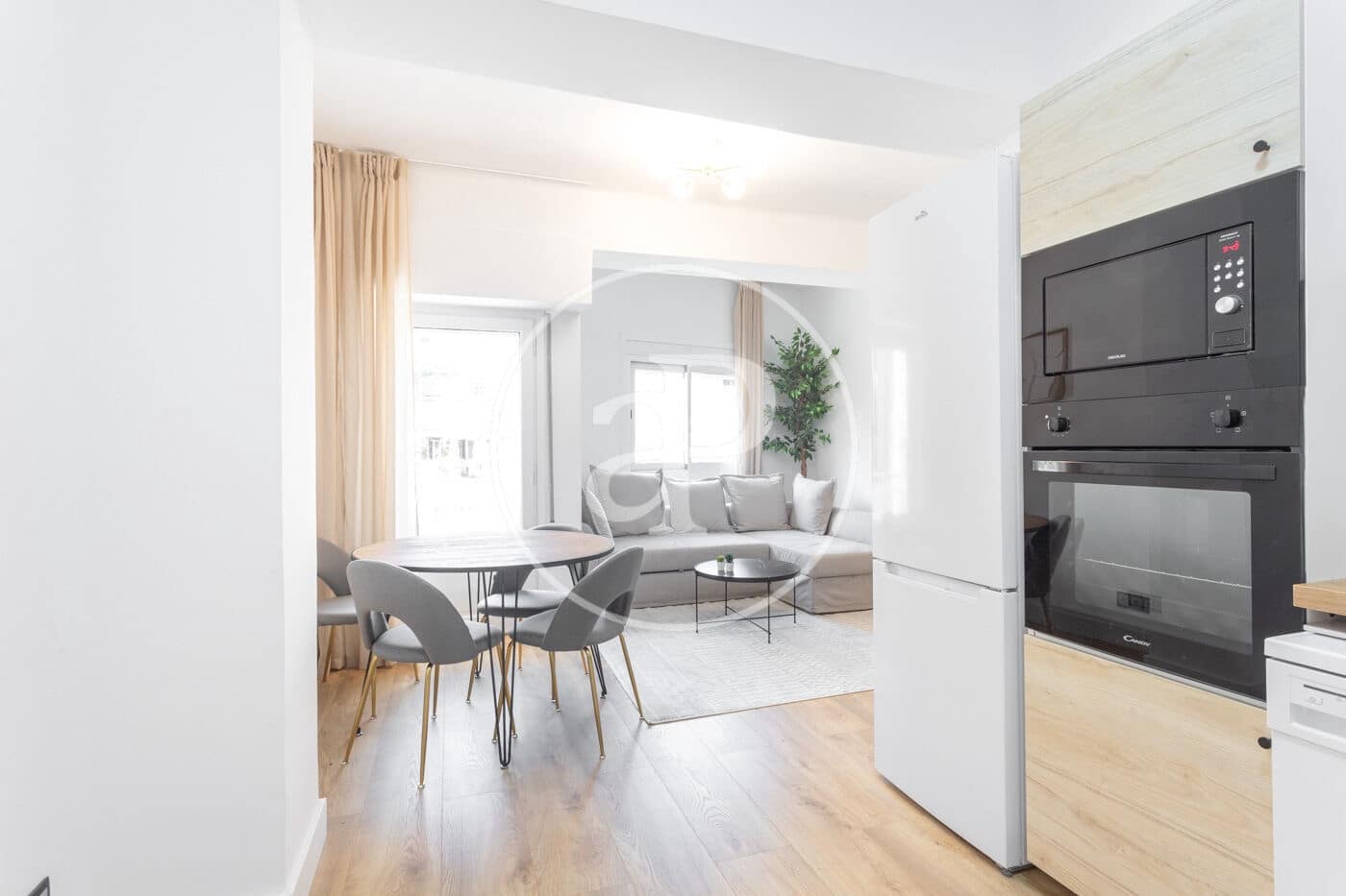 2 slaapkamer Appartement te huur in Barcelona stad - € 2.100 (Ref: 9192561)