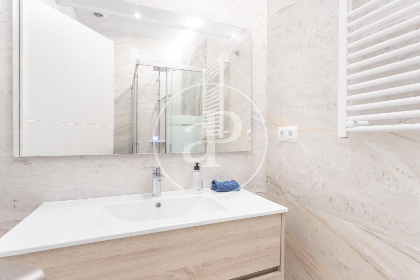 3 soveværelse Lejlighed til leje i Barcelona by - € 2.200 (Ref: 9192566)