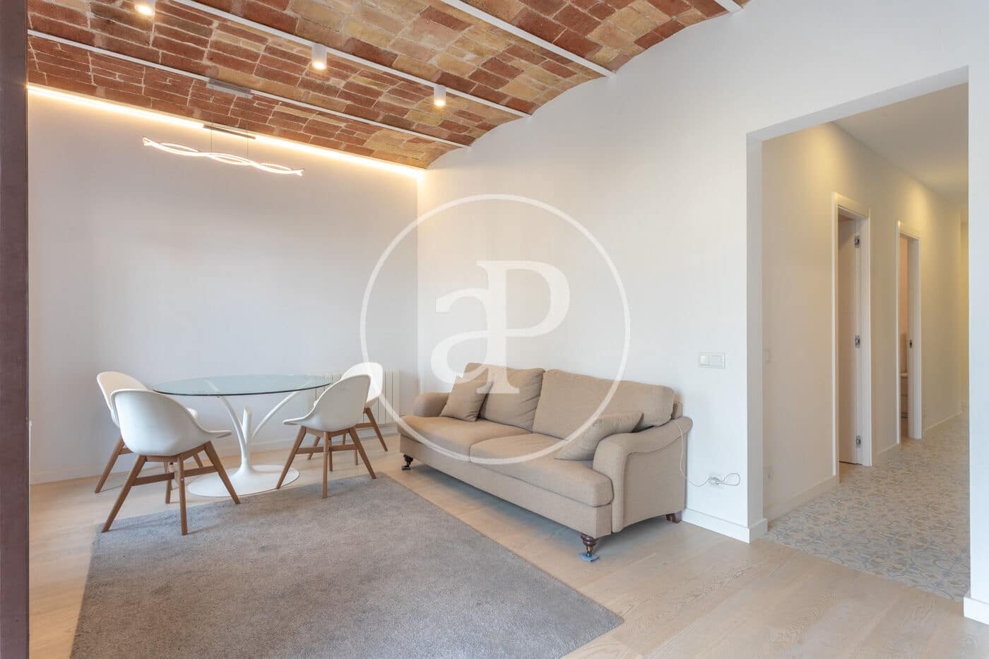 3 soveværelse Lejlighed til leje i Barcelona by - € 2.200 (Ref: 9192566)