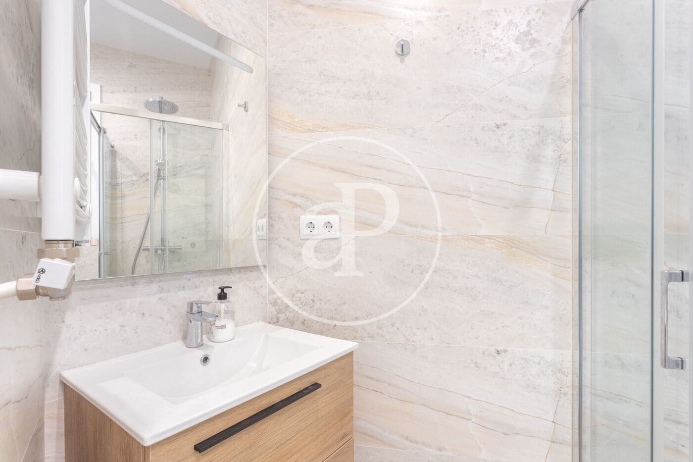 3 soveværelse Lejlighed til leje i Barcelona by - € 2.200 (Ref: 9192566)