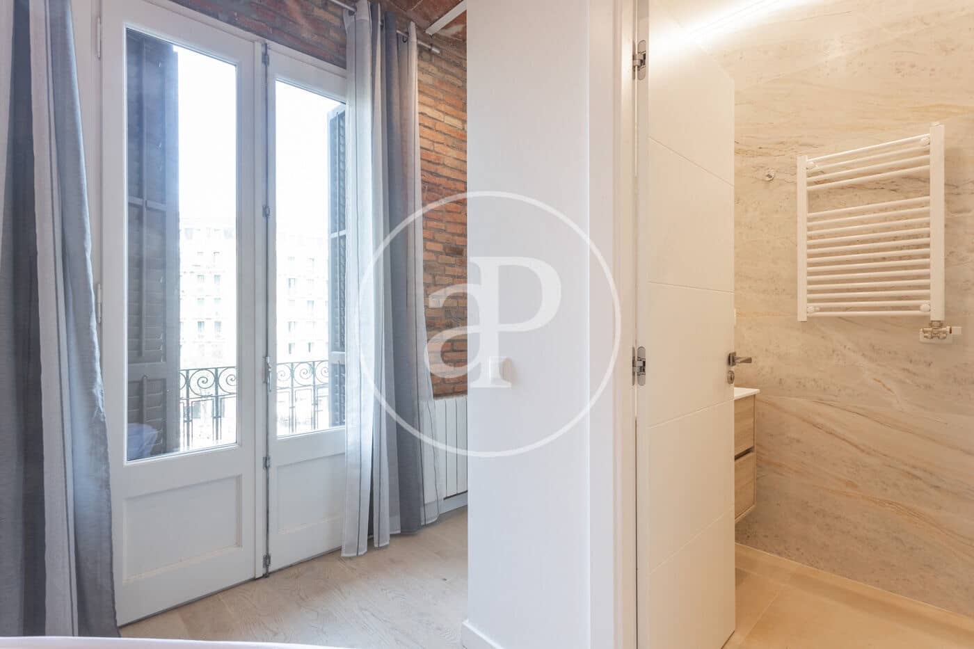 3 soveværelse Lejlighed til leje i Barcelona by - € 2.200 (Ref: 9192566)