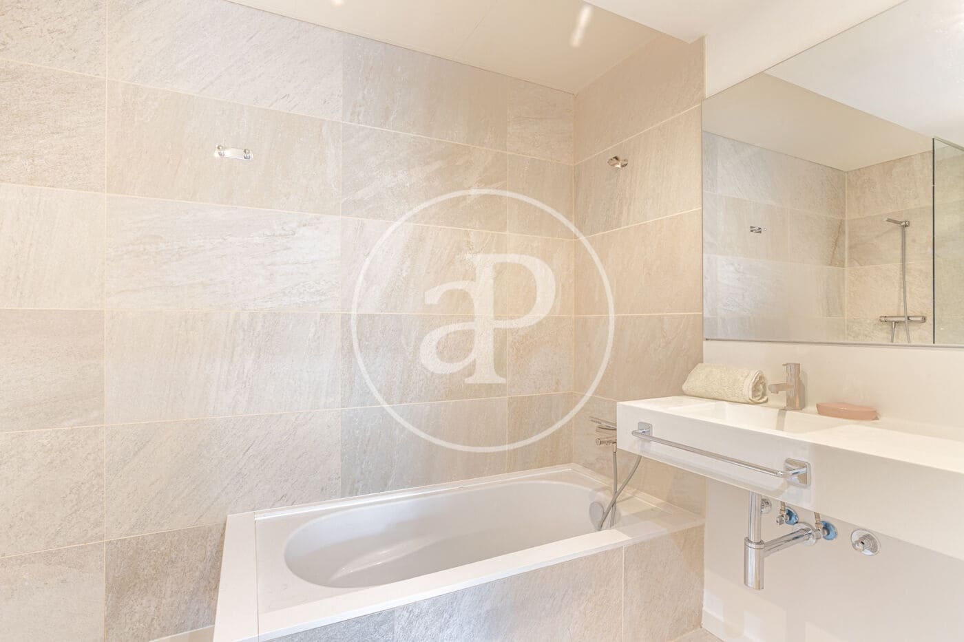 3 sovrum Lägenhet att hyra i Barcelona stad - 3 200 € (Ref: 9194001)