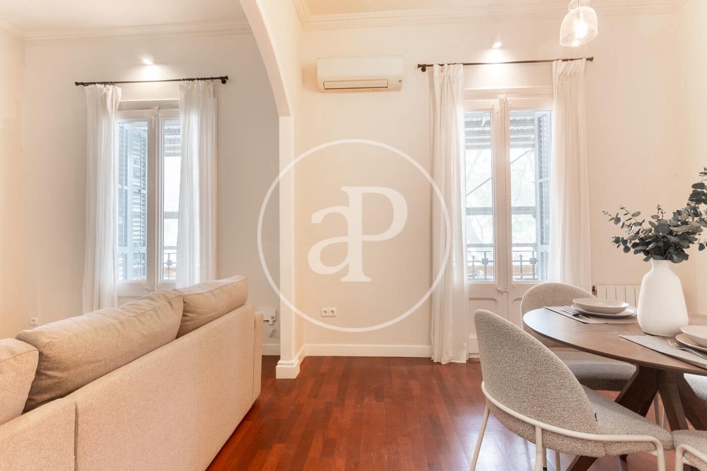 2 soveværelse Lejlighed til leje i Barcelona by - € 2.200 (Ref: 9197952)