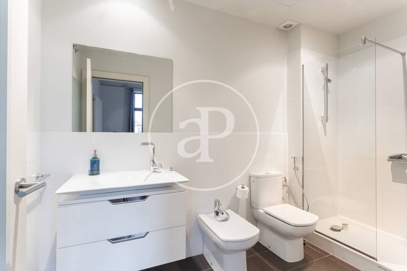 Appartement de 2 chambres à louer à Barcelone ville - 2 550 € (Ref: 9202615)