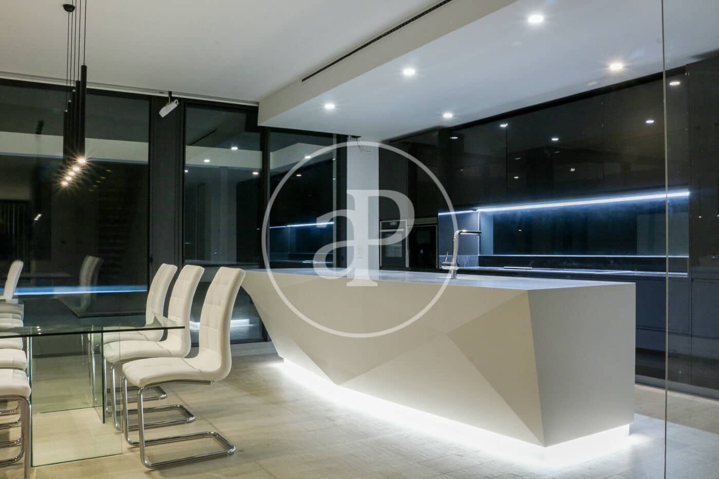 5 soveværelse Villa til leje i Gava med swimmingpool - € 10.400 (Ref: 9202634)