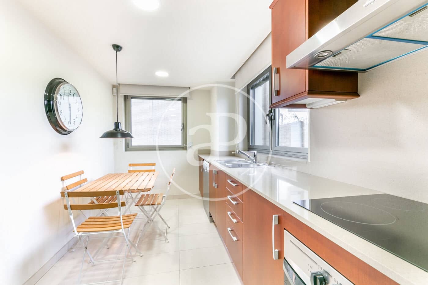 4 sovrum Lägenhet att hyra i L'Hospitalet de Llobregat - 2 920 € (Ref: 9202635)