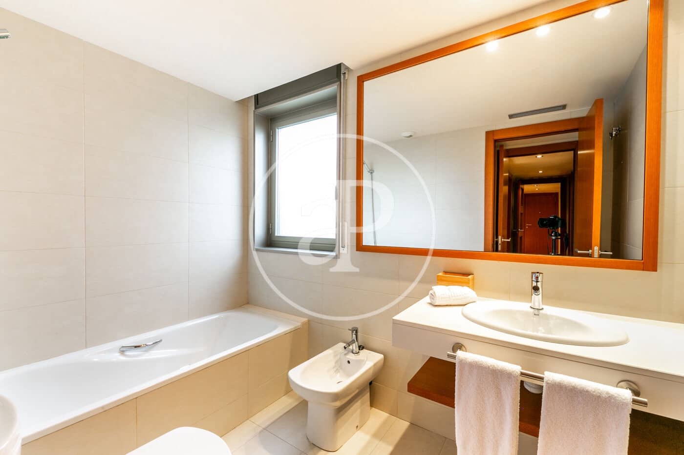 4 sovrum Lägenhet att hyra i L'Hospitalet de Llobregat - 2 920 € (Ref: 9202635)