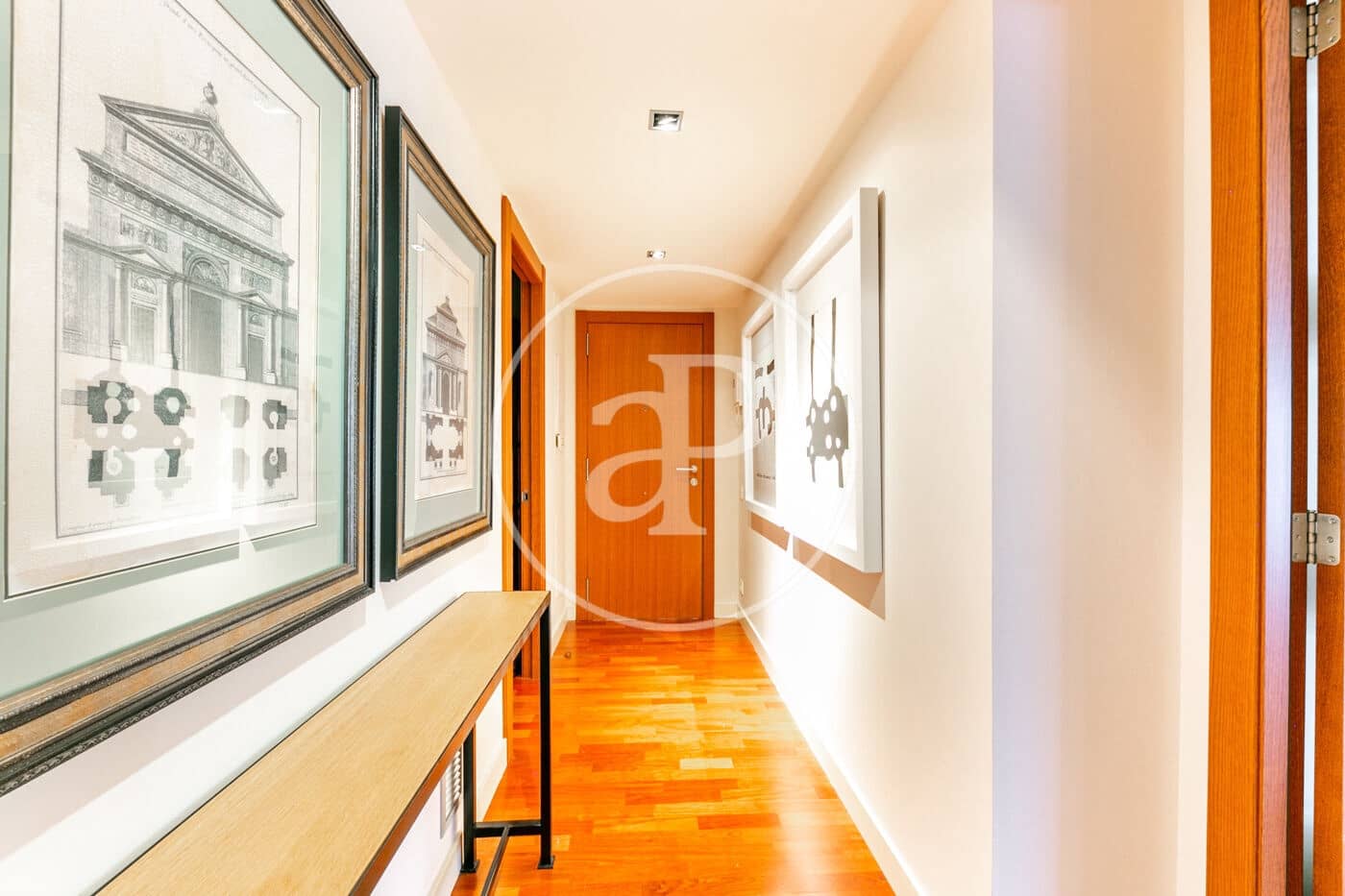 4 sovrum Lägenhet att hyra i L'Hospitalet de Llobregat - 2 920 € (Ref: 9202635)