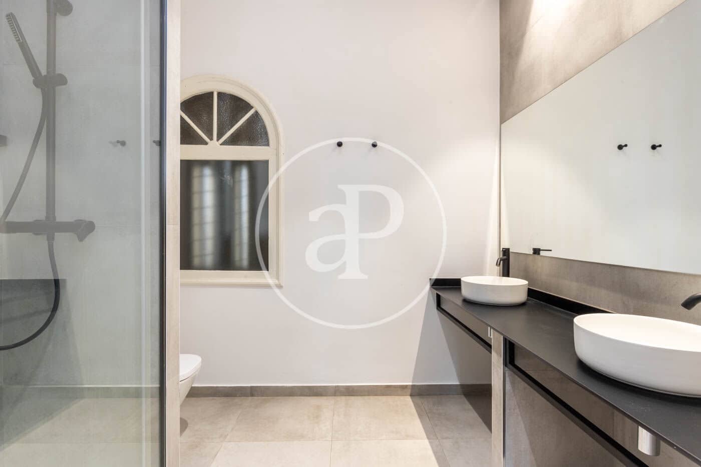 2 soveværelse Lejlighed til leje i Barcelona by - € 2.000 (Ref: 9206778)