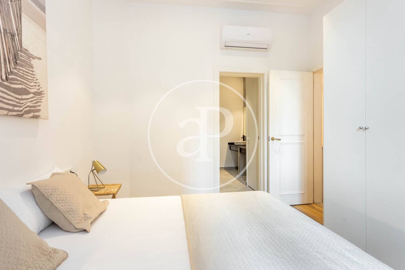 2 soveværelse Lejlighed til leje i Barcelona by - € 2.000 (Ref: 9206778)