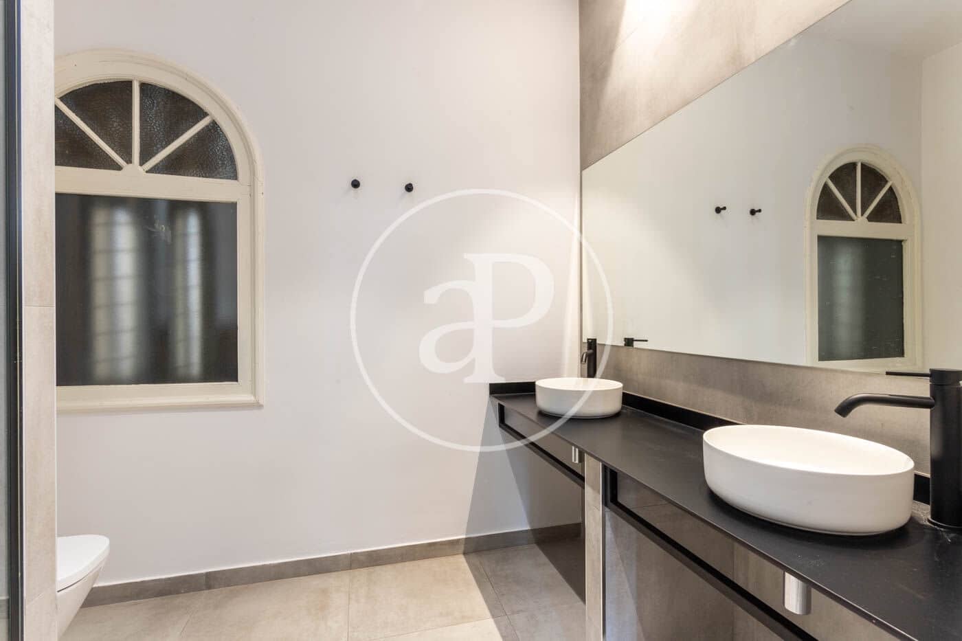 2 soveværelse Lejlighed til leje i Barcelona by - € 2.000 (Ref: 9206778)