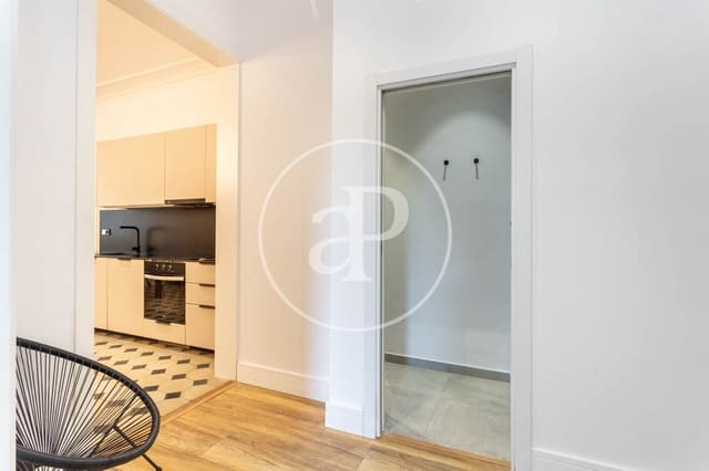 2 soveværelse Lejlighed til leje i El Barri Gòtic, Barcelona by - € 2.000 (Ref: 9206778)