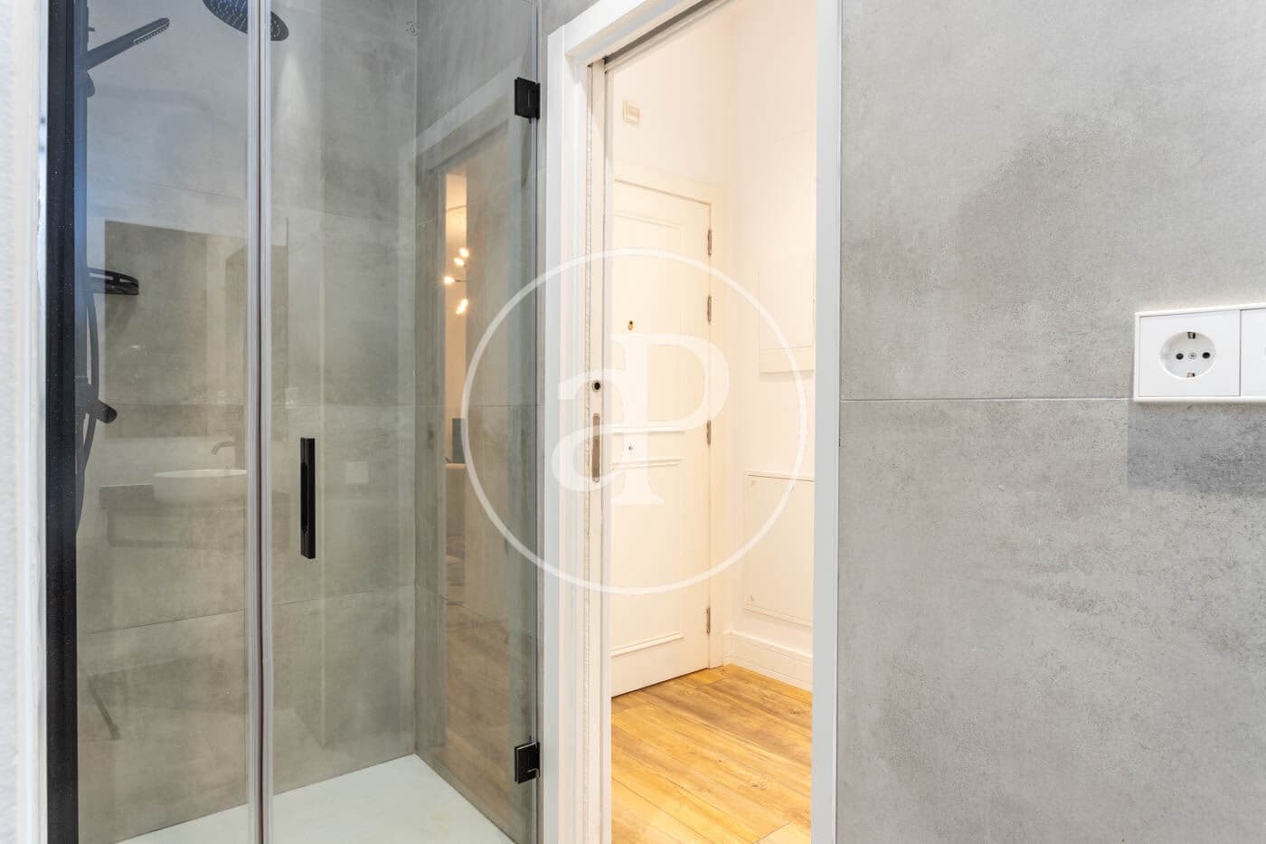 2 soveværelse Lejlighed til leje i Barcelona by - € 2.000 (Ref: 9206778)