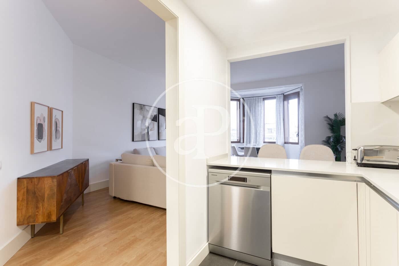 2 soverom Leilighet til leie i Barcelona by - € 2 500 (Ref: 9215390)