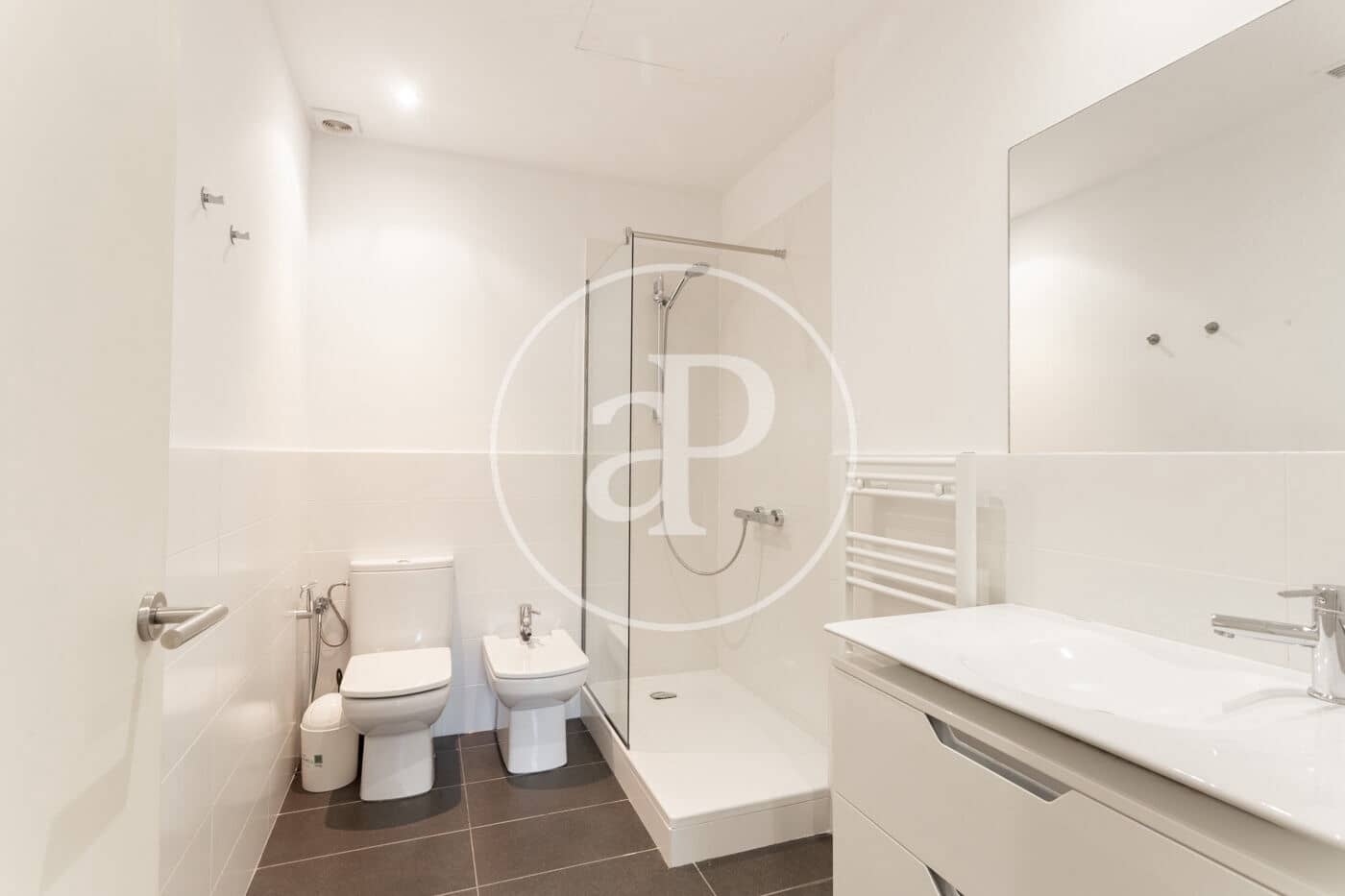 2 soverom Leilighet til leie i Barcelona by - € 2 500 (Ref: 9215390)