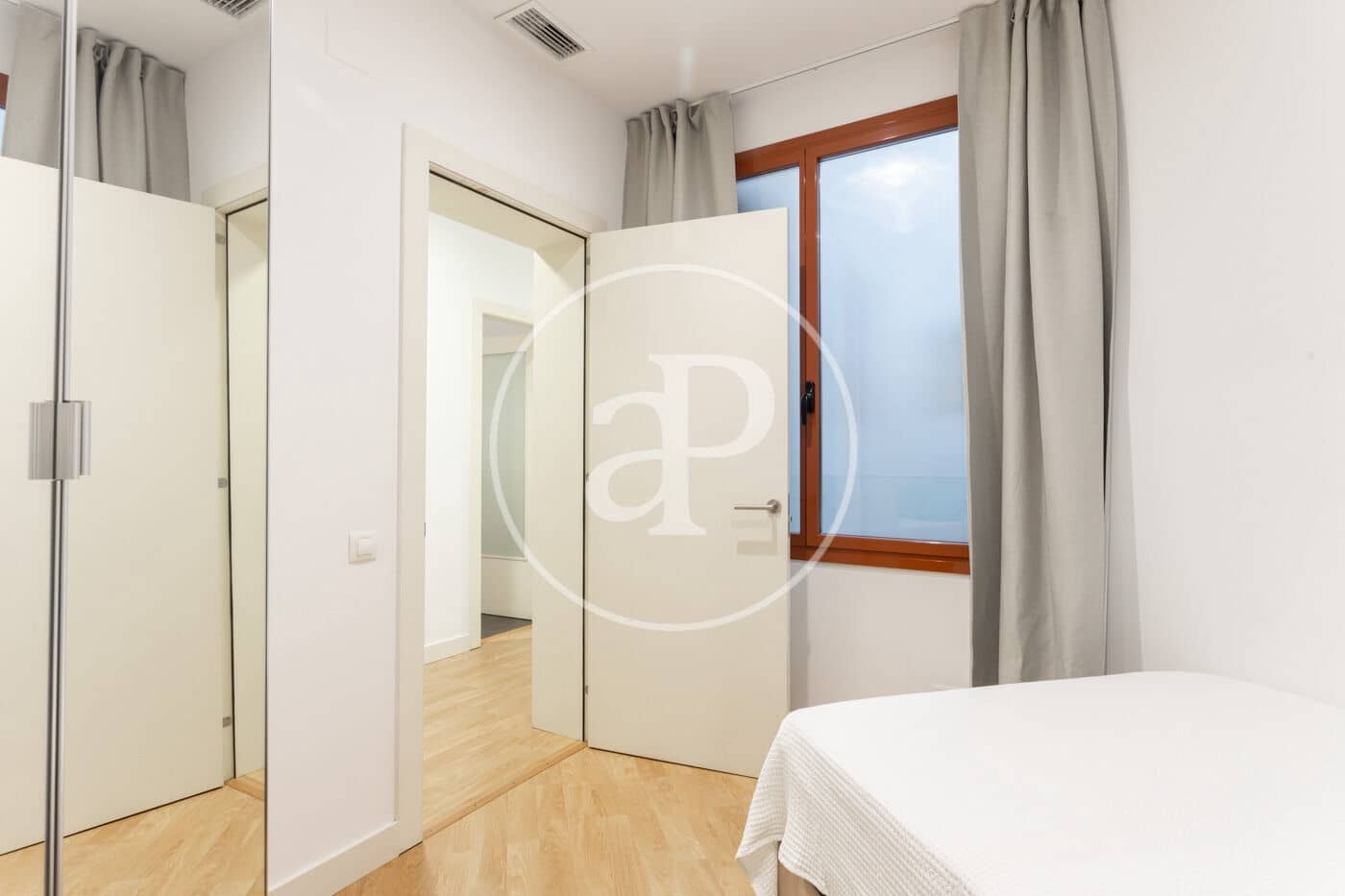 2 soverom Leilighet til leie i Barcelona by - € 2 500 (Ref: 9215390)