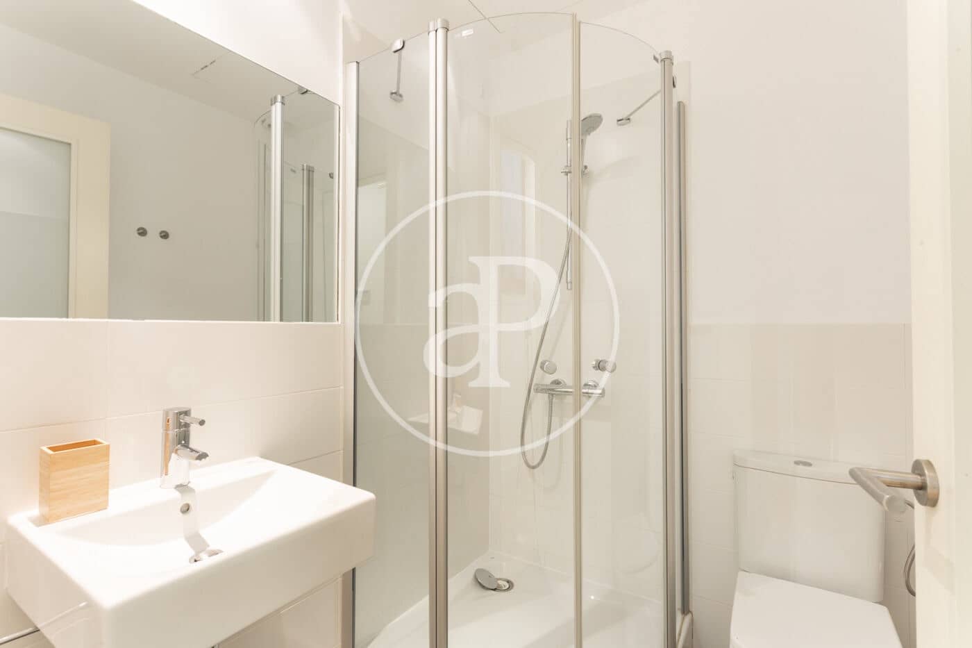 2 soverom Leilighet til leie i Barcelona by - € 2 500 (Ref: 9215390)