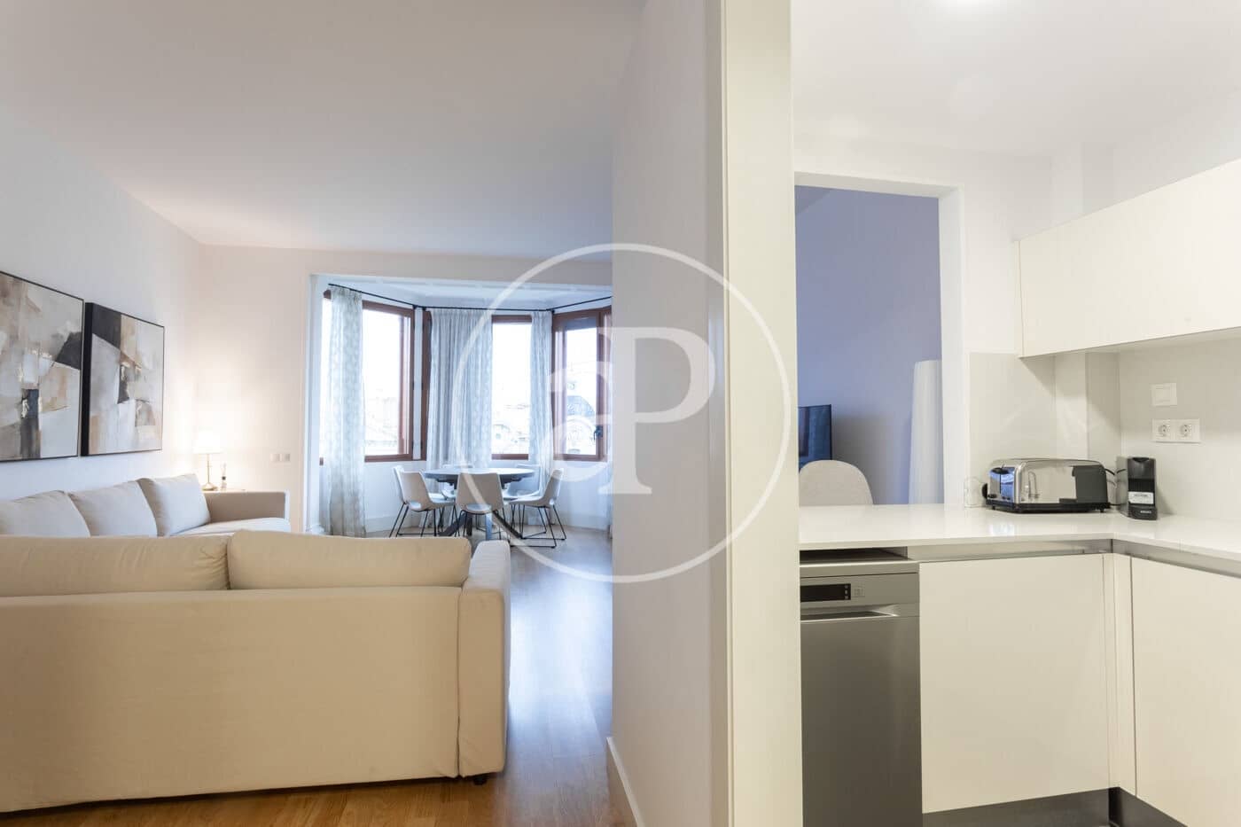2 soverom Leilighet til leie i Barcelona by - € 2 500 (Ref: 9215390)