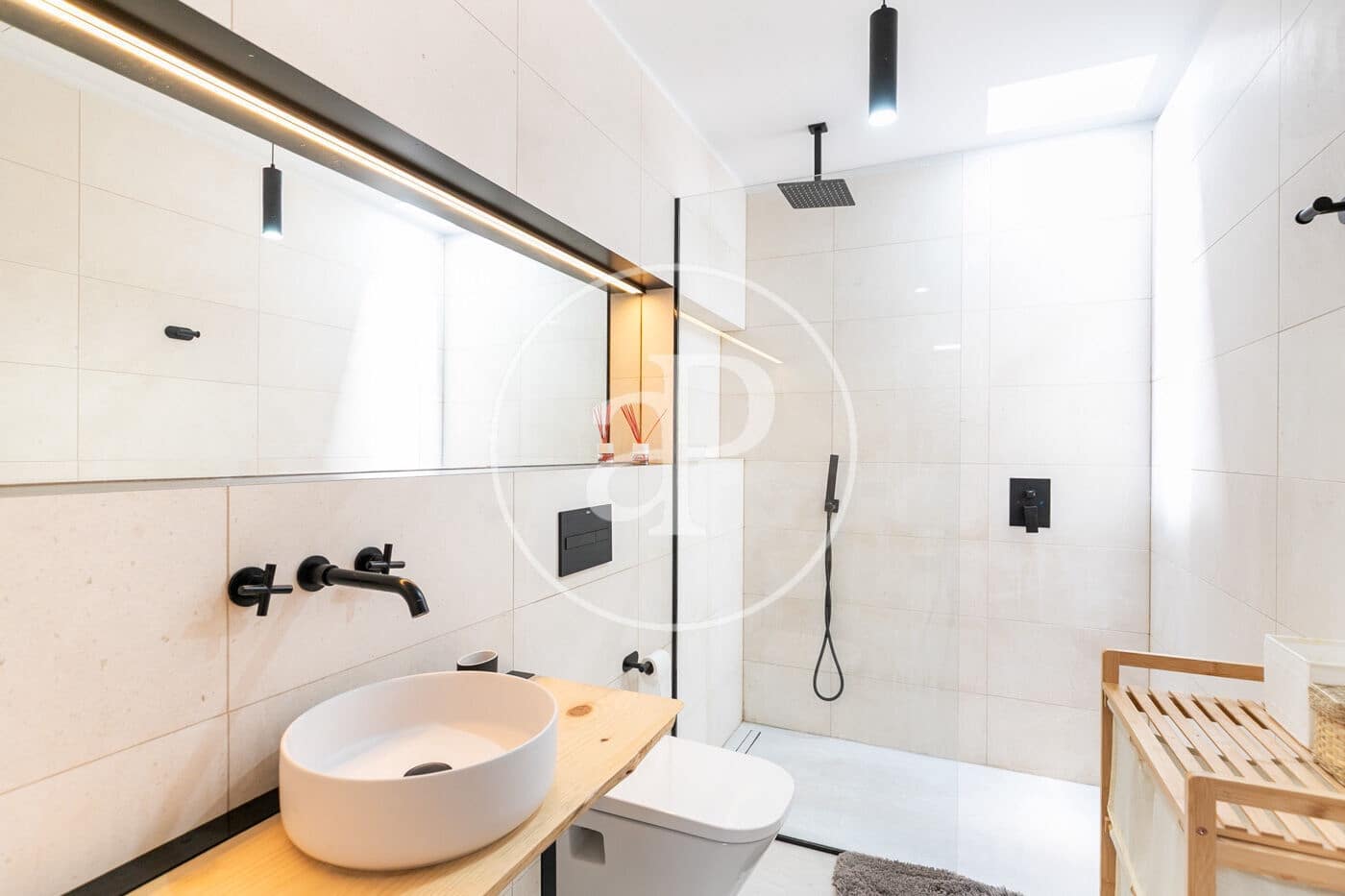 2 soverom Leilighet til leie i Barcelona by - € 2 500 (Ref: 9220229)