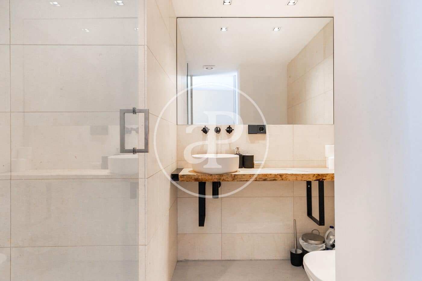 2 soverom Leilighet til leie i Barcelona by - € 2 500 (Ref: 9220229)