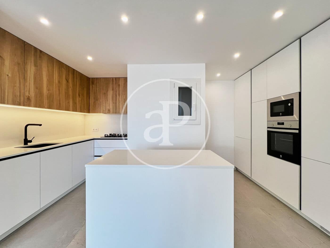 3 soveværelse Lejlighed til salg i L'Hospitalet de Llobregat - € 550.000 (Ref: 9220232)