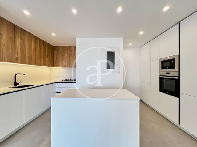 3 soveværelse Lejlighed til salg i L'Hospitalet de Llobregat - € 550.000 (Ref: 9220232)