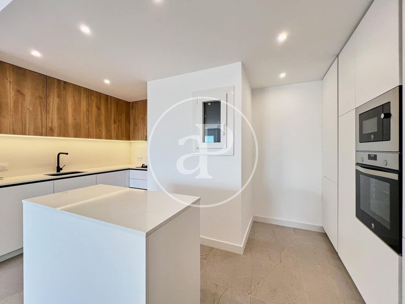 3 soveværelse Lejlighed til salg i L'Hospitalet de Llobregat - € 550.000 (Ref: 9220232)