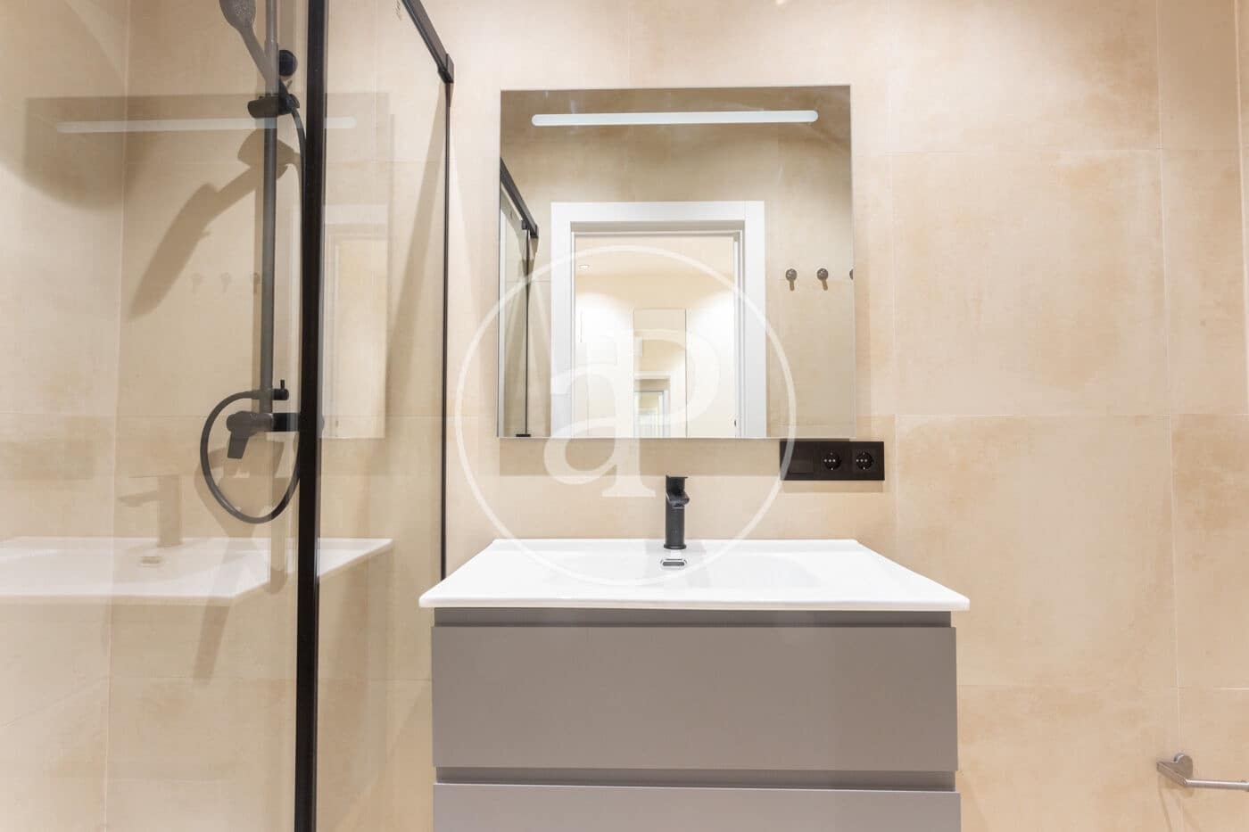 5 soveværelse Lejlighed til leje i Barcelona by - € 6.500 (Ref: 9232864)