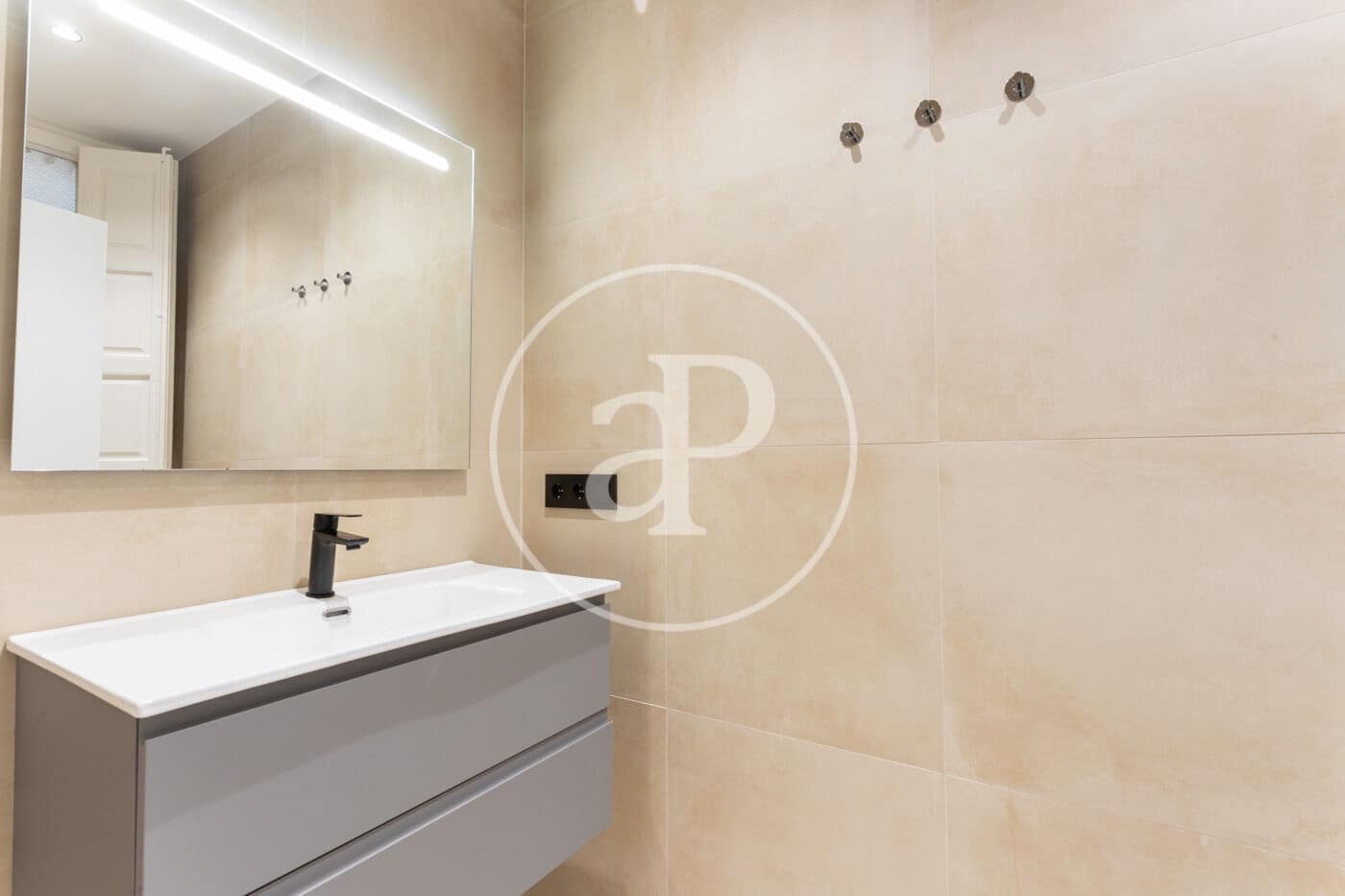 5 soveværelse Lejlighed til leje i Barcelona by - € 6.500 (Ref: 9232864)